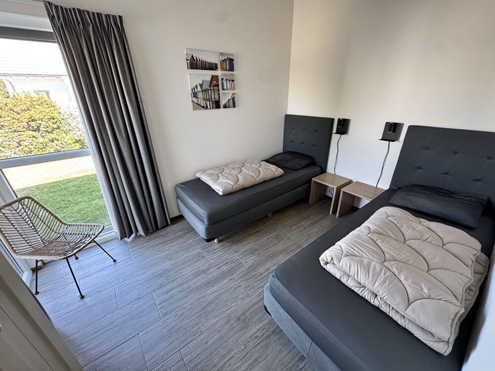 slaapkamer 2 huisje bij zee